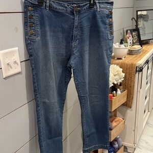d. jeans Blue Jeans with Button Accents. Straight leg. Cropped